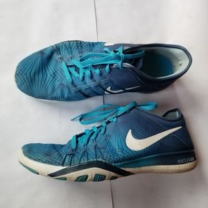 Nike free tr 6 sz 10